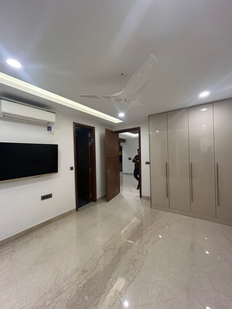 Builder Floor in Sushant Lok-2